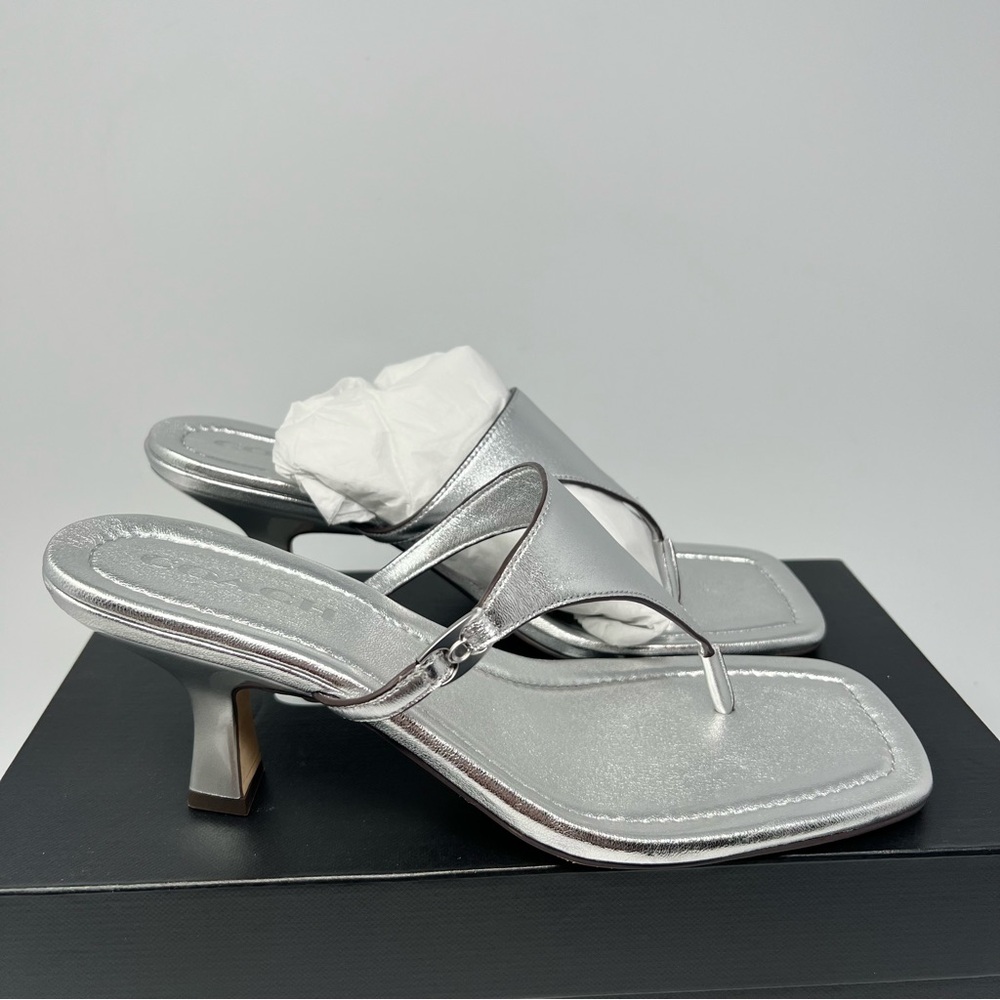 Coach Heritage Kitten Thong Sandals
Size 8.5 - Picture 6 of 10